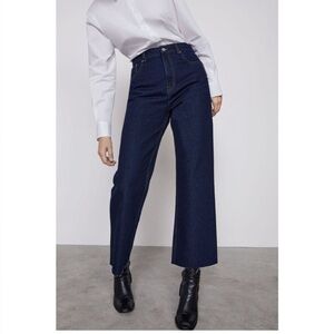 Zara Denim Jeans Cropped 90s Wide Leg Raw Hem Size 6